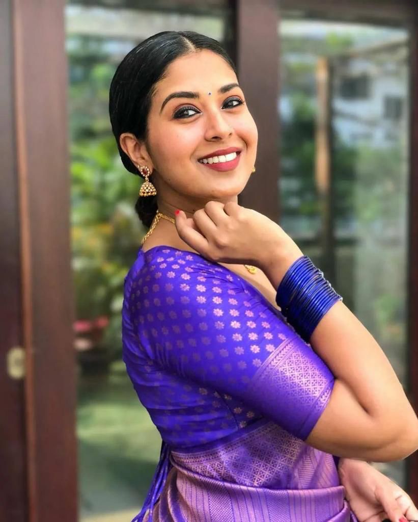 Beautiful Jacquard & Zari Work Silk Saree With Attached Blouse Piece