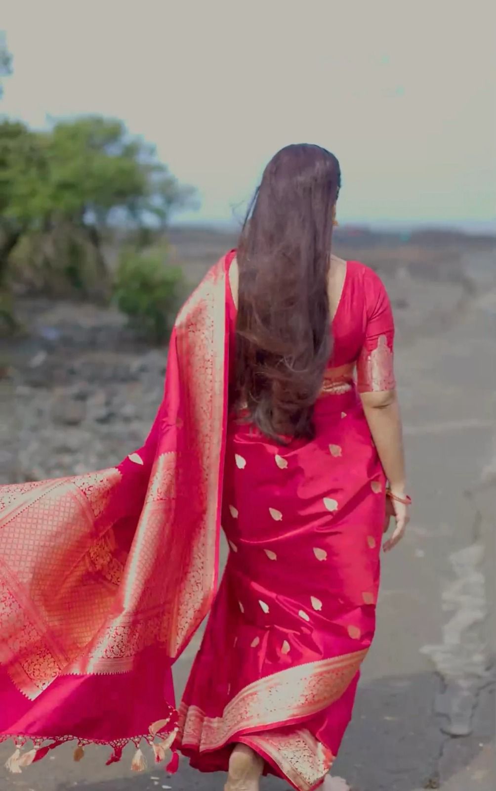 Folly Red Silk Saree With Beautiful Tassels & Blouse Piece