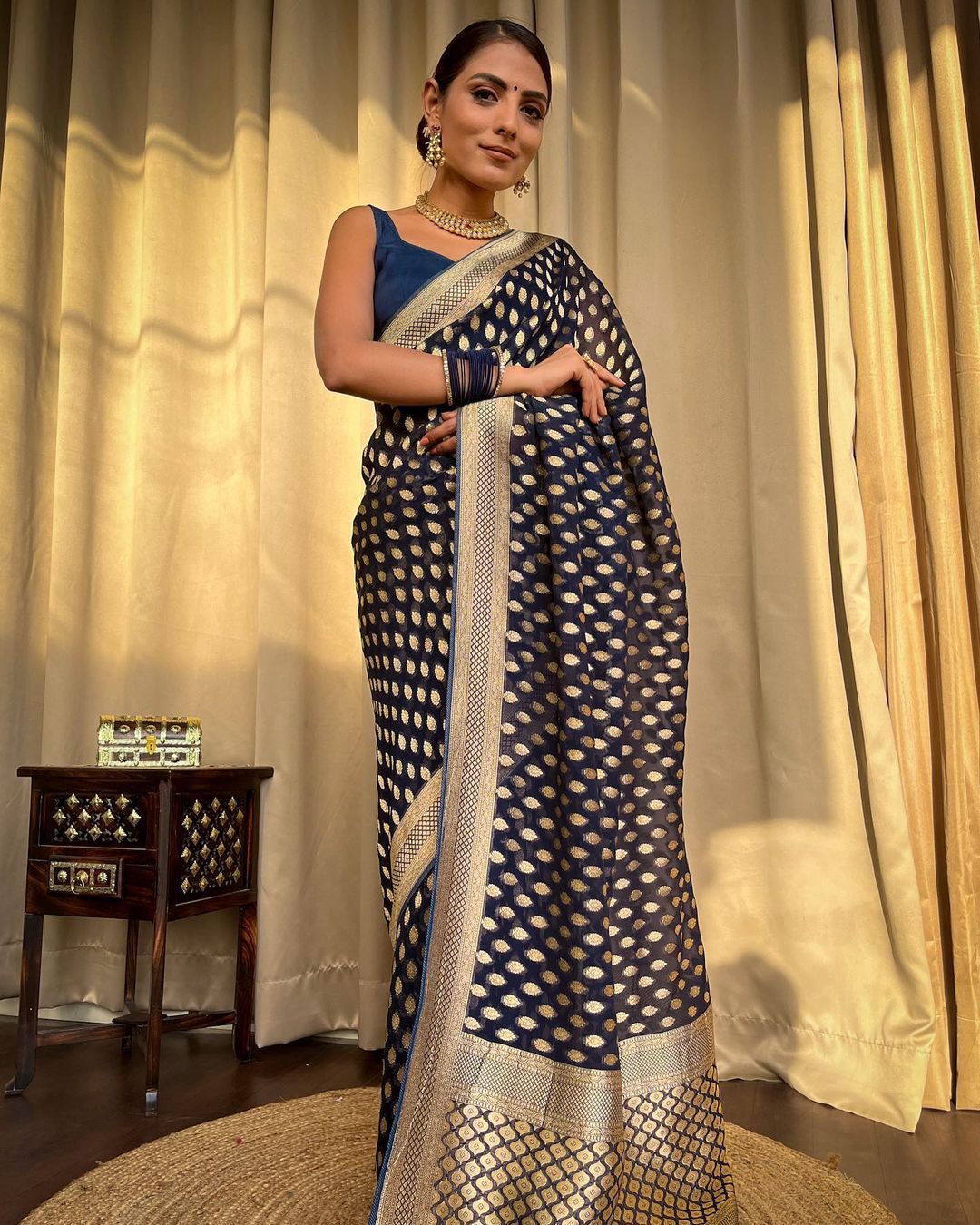 Latest Trending Woven Banarasi Silk Saree With Contrast Border