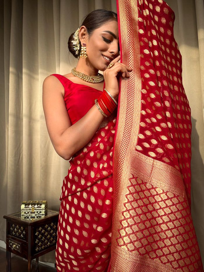 Latest Trending Woven Banarasi Silk Saree With Contrast Border