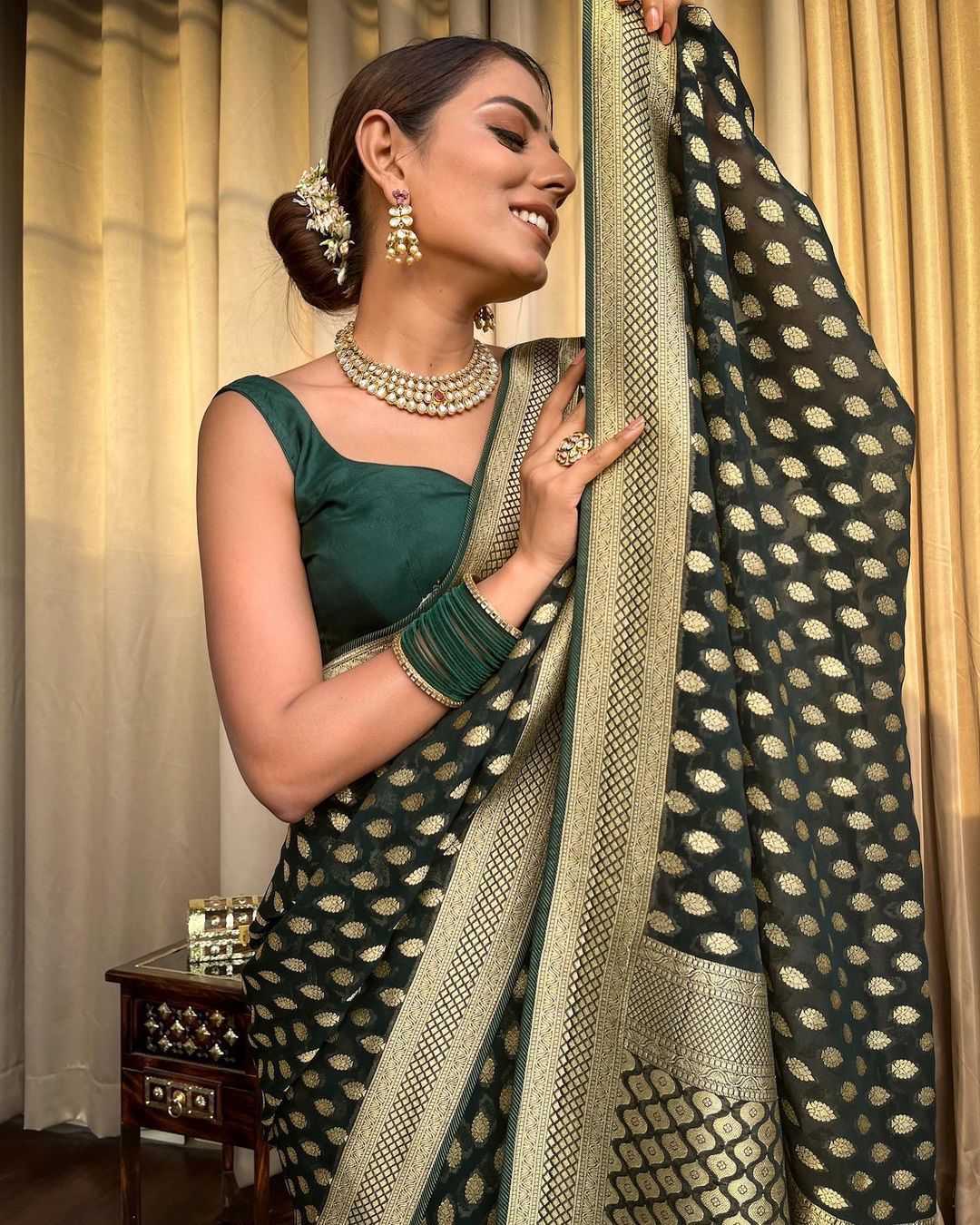 Latest Trending Woven Banarasi Silk Saree With Contrast Border