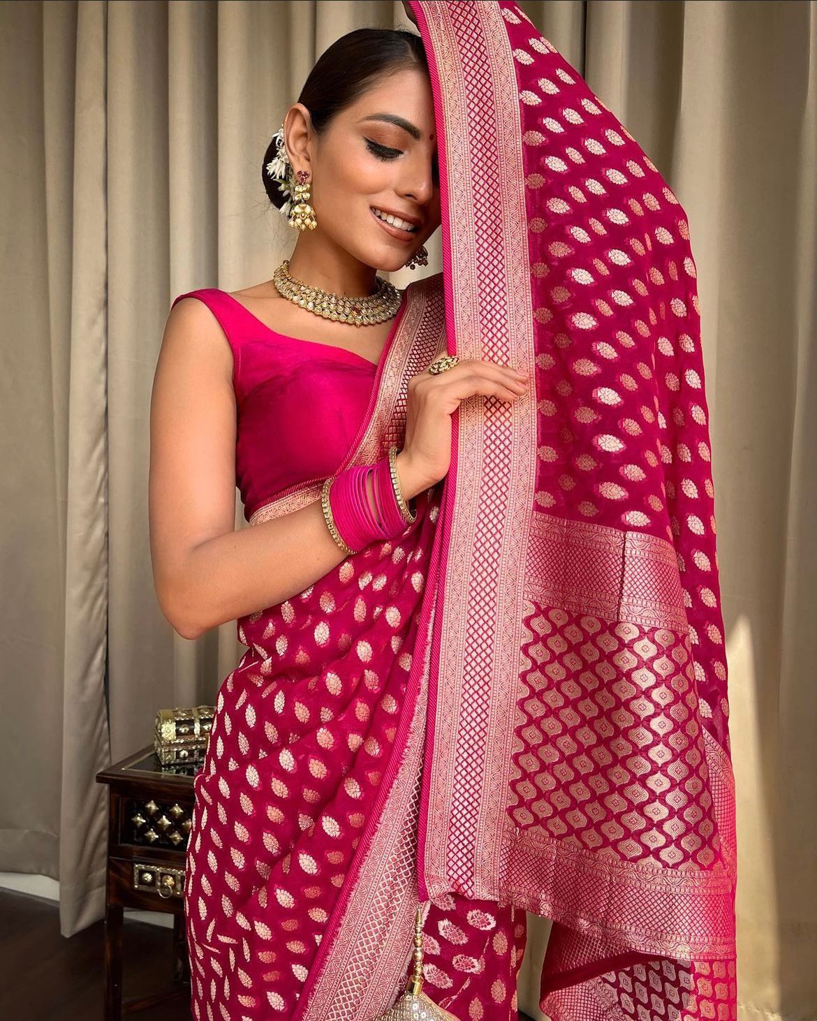 Latest Trending Woven Banarasi Silk Saree With Contrast Border