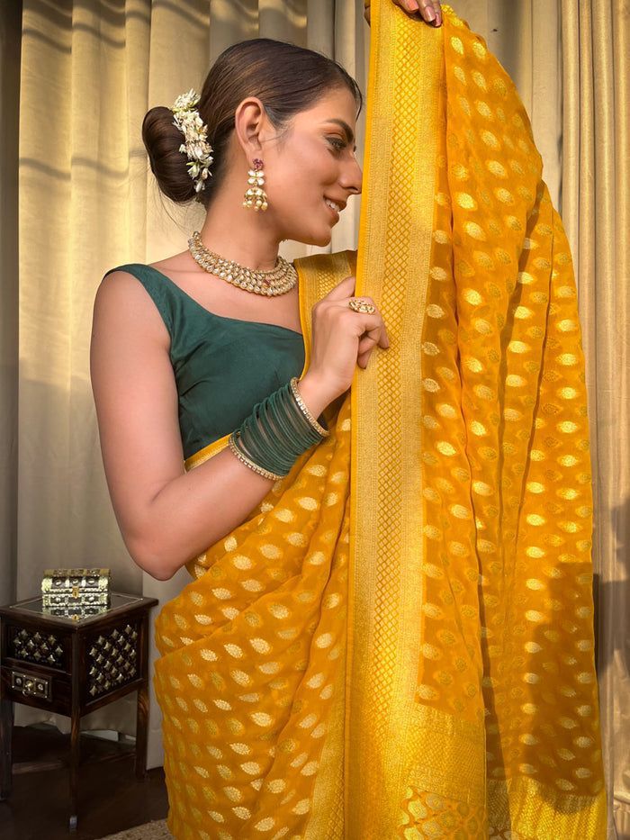 Latest Trending Woven Banarasi Silk Saree With Contrast Border