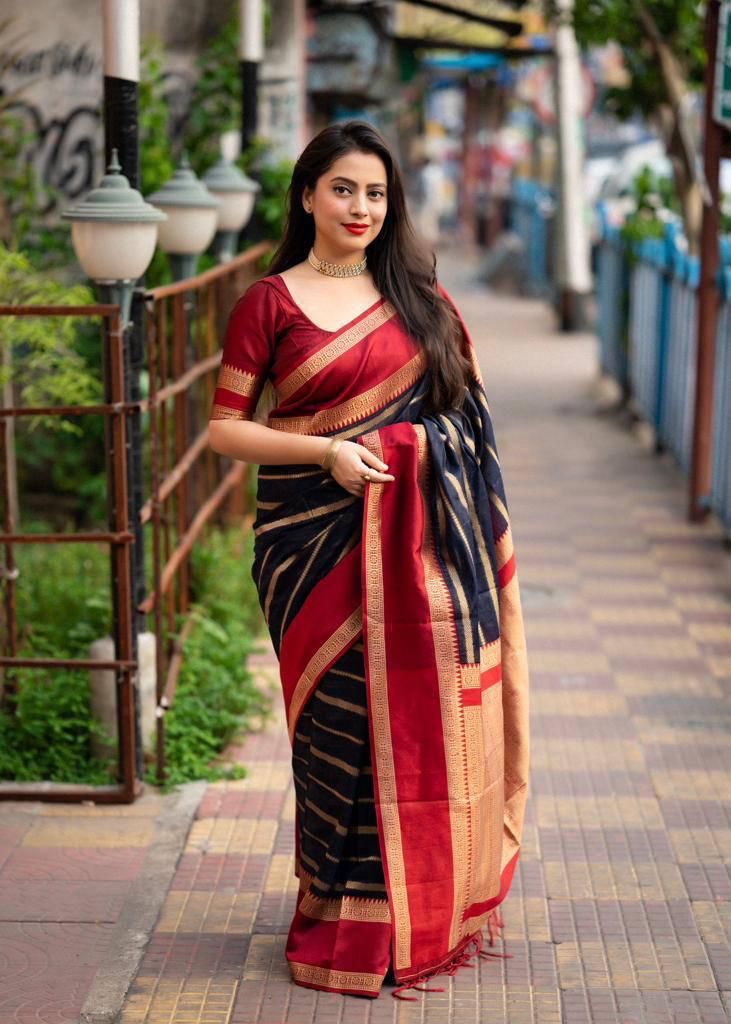 Women Kanjivaram Silk Saree with Blouse Piece