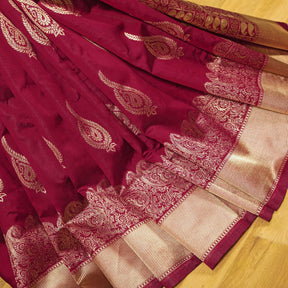 Woven Kanjivaram Saree with Beautiful Contrast Border & Golden Zari & Jacqaurd