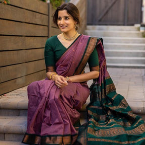 Trending Silk Saree With Contrast Zari & Jacqaurd Border