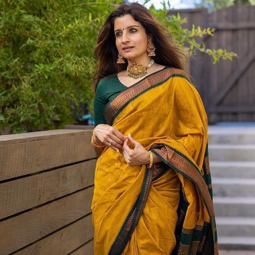 Trending Silk Saree With Contrast Zari & Jacqaurd Border